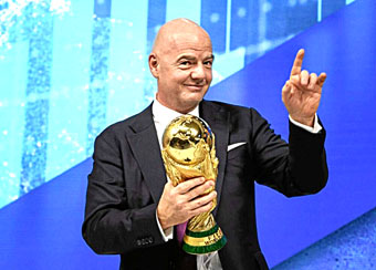 Gianni Infantino fue reelegido para presidir la FIFA por cuatro años más, por aclamación, ante la falta de otros candidatos. Aunque hubo una que otra Federación como la Alemana que rechazó el apoyo porque considera que hay falta transparencia y ser más exigente en estándares de Derechos Humanos, como en la Copa Mundo. Gianni Infantino fue reelegido para presidir la FIFA por cuatro años más, por aclamación, ante la falta de otros candidatos. Aunque hubo una que otra Federación como la Alemana que rechazó el apoyo porque considera que hay falta transparencia y ser más exigente en estándares de Derechos Humanos, como en la Copa Mundo.