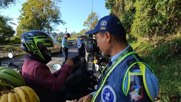Foto|LA PATRIA Conductores en Manizales han incurrido en 33 mil 87 infracciones a las normas de tránsito en los cinco primeros meses de este año y no contentos con eso han dejado de pagar las multas que acarrean. La cartera morosa llega a $82 mil 308 millones incluyendo intereses, y entre solo tres de esos morosos adeudan $1.032 millones. Son cifras de movilidad que exigen aumentar los controles y endurecer las sanciones. Foto|LA PATRIA Conductores en Manizales han incurrido en 33 mil 87 infracciones a las normas de tránsito en los cinco primeros meses de este año y no contentos con eso han dejado de pagar las multas que acarrean. La cartera morosa llega a $82 mil 308 millones incluyendo intereses, y entre solo tres de esos morosos adeudan $1.032 millones. Son cifras de movilidad que exigen aumentar los controles y endurecer las sanciones.