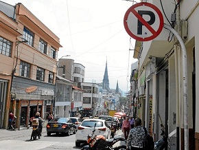 9.195 comparendos pedagógicos por mal parqueo había hecho hasta el lunes la Secretaría de Movilidad de Manizales. Refleja el abuso de las vías para estacionarse en sitios prohibidos. Por eso se piden acciones efectivas de las autoridades de tránsito, que vienen haciendo un buen trabajo, para los puntos críticos. Debe ser visto como un aporte al orden de la ciudad. 9.195 comparendos pedagógicos por mal parqueo había hecho hasta el lunes la Secretaría de Movilidad de Manizales. Refleja el abuso de las vías para estacionarse en sitios prohibidos. Por eso se piden acciones efectivas de las autoridades de tránsito, que vienen haciendo un buen trabajo, para los puntos críticos. Debe ser visto como un aporte al orden de la ciudad.