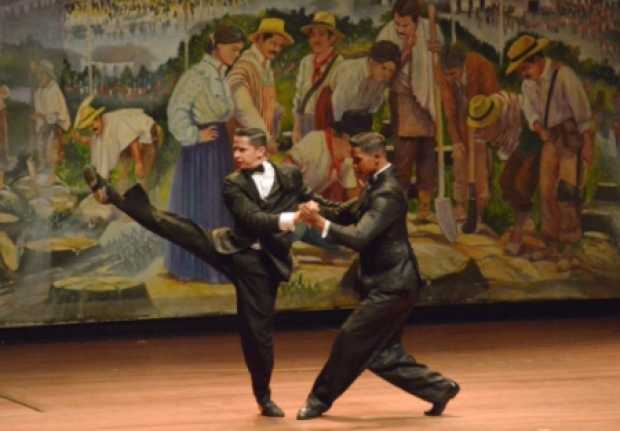 Dos hombre bailando tango, Triunfo por partida triple Dos hombre bailando tango