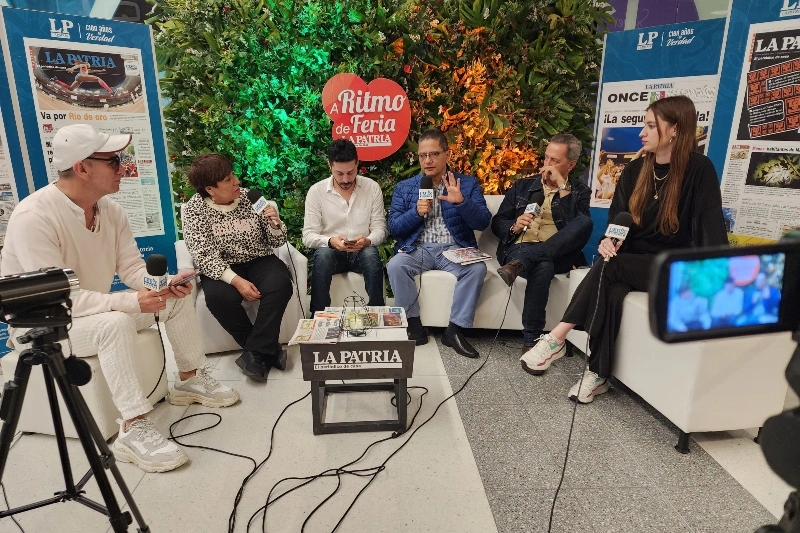 Ellos son los presentadores de A Ritmo de Feria. Ellos son los presentadores de A Ritmo de Feria.