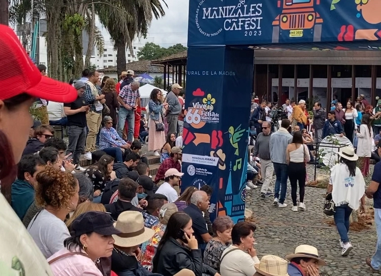 El Manizales Cafest cuenta con un espacio para que los visitantes escuchen música en vivo. El Manizales Cafest cuenta con un espacio para que los visitantes escuchen música en vivo.