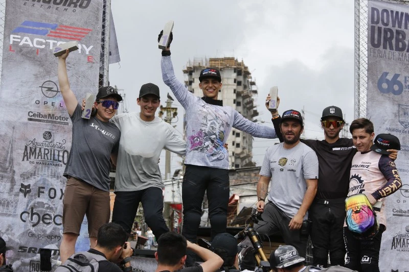 Juan Fernando Vélez, bicamepeón del DH de la Feria de Manizales. Juan Fernando Vélez, bicamepeón del DH de la Feria de Manizales.