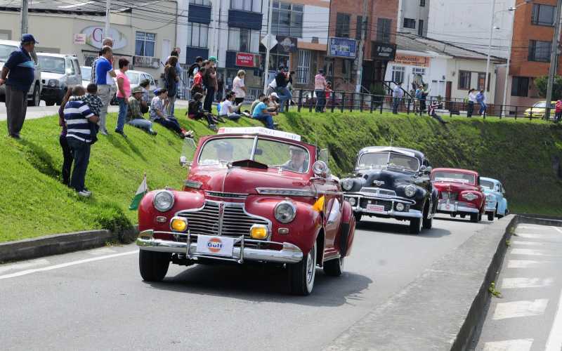 Desfile de carros antiguos Desfile de carros antiguos