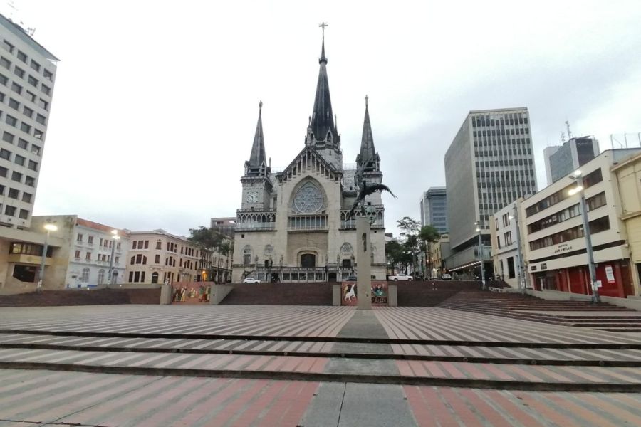 La Catedral Basílica de Manizales. La Catedral Basílica de Manizales.
