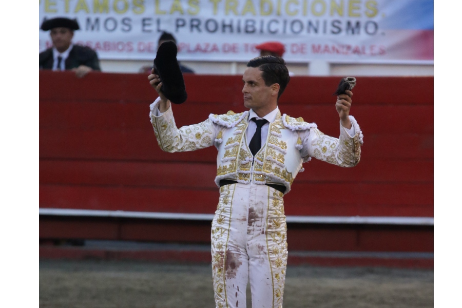 Galván y Hernández saltaron al rescate en la primera corrida de abono Galván y Hernández saltaron al rescate en la primera corrida de abono