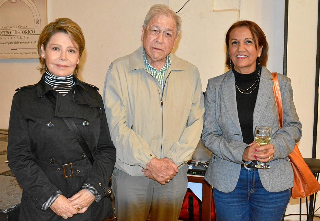 Beatriz Gómez, Néstor Buitrago Trujillo y Lucía Dussán. Beatriz Gómez, Néstor Buitrago Trujillo y Lucía Dussán.