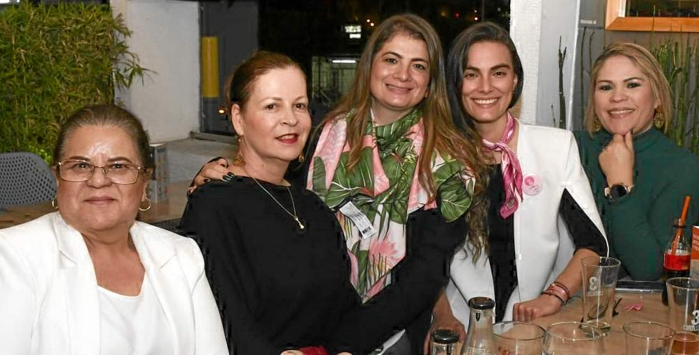 Gloria Luz Bermúdez, Martha Valencia, Paula Toro, Yesica Carvajal Aguirre y Lina María Buitrago. Gloria Luz Bermúdez, Martha Valencia, Paula Toro, Yesica Carvajal Aguirre y Lina María Buitrago.