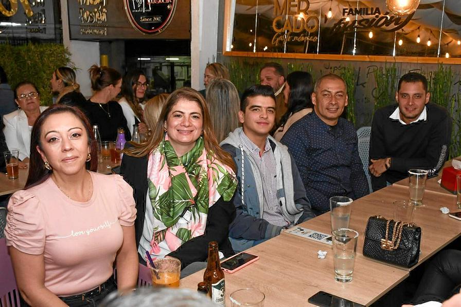 Marcela Bedoya, Paula Toro, Francisco Flórez, Luis Eduardo Chica y Jeisson Aristizábal. Marcela Bedoya, Paula Toro, Francisco Flórez, Luis Eduardo Chica y Jeisson Aristizábal.