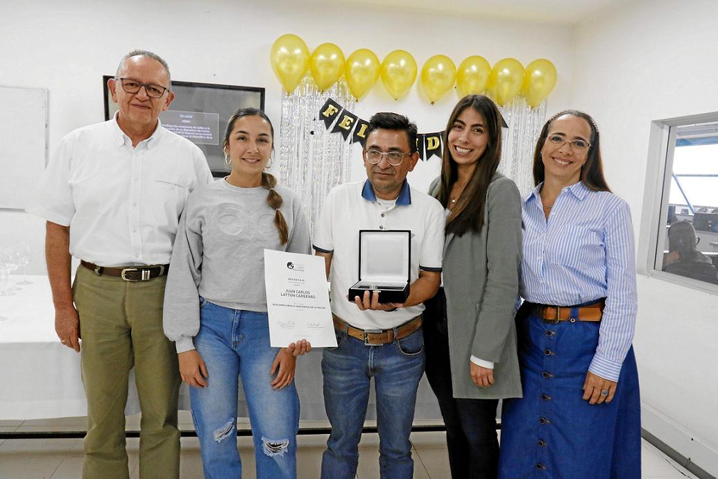 Fernando Cáseres, Laura Rivera, Juan Carlos Layton, Manuela Suárez y Claudia Tobón. Fernando Cáseres, Laura Rivera, Juan Carlos Layton, Manuela Suárez y Claudia Tobón.