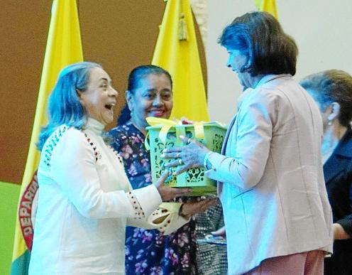 Delegaciones de la institución procedentes de Bogotá, Manizales, Sonsón, Chinchiná y Pácora estuvieron presentes al igual que Noreley Noriega Acosta, presidenta de la Federación Nacional de la Sociedad de Mejoras Públicas de Colombia, quien condecoró a la entidad con la máxima presea que confiere, a sus federados, de conformidad con sus méritos, ejecutorias y resonancia en el concierto local, regional y nacional. Delegaciones de la institución procedentes de Bogotá, Manizales, Sonsón, Chinchiná y Pácora estuvieron presentes al igual que Noreley Noriega Acosta, presidenta de la Federación Nacional de la Sociedad de Mejoras Públicas de Colombia, quien condecoró a la entidad con la máxima presea que confiere, a sus federados, de conformidad con sus méritos, ejecutorias y resonancia en el concierto local, regional y nacional.