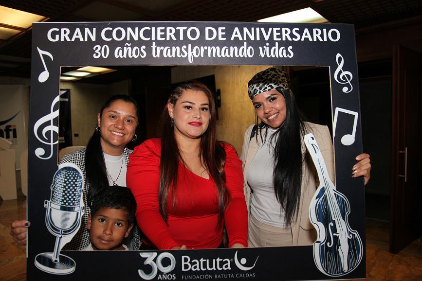 Soley Cardona, Viviana Giraldo, Ángel Esteban Bedoya y Zole Rengifo. Soley Cardona, Viviana Giraldo, Ángel Esteban Bedoya y Zole Rengifo.
