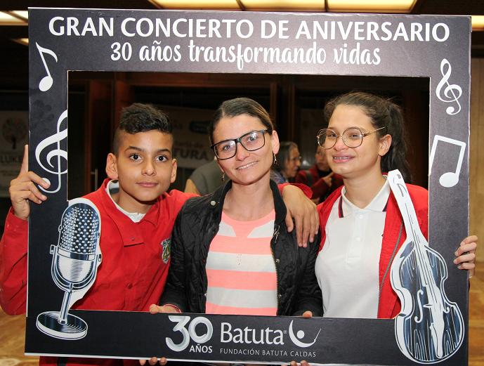 Brayan David Rojas, Ángela Patricia Valencia y Yerizeth Rojas. Brayan David Rojas, Ángela Patricia Valencia y Yerizeth Rojas.