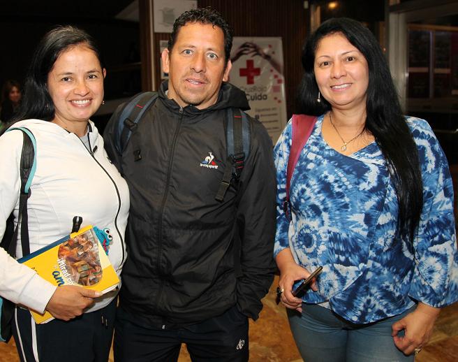 Lina Carmona, Julián Jiménez y Luz Inés García. Lina Carmona, Julián Jiménez y Luz Inés García.