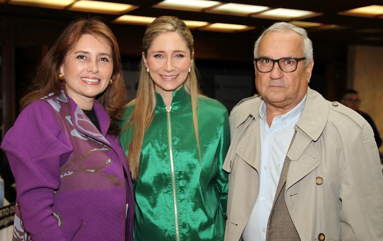 Pilar Joves, Camila Castillo, y Darío Gómez Jaramillo. Pilar Joves, Camila Castillo, y Darío Gómez Jaramillo.