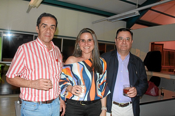 Mario Hernán Calderón, Luz Gómez y Lorenzo Calderón Jaramillo. Mario Hernán Calderón, Luz Gómez y Lorenzo Calderón Jaramillo.