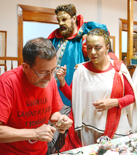 El diseñador y artista plástico Felipe Millán alma y nervio del vestuario de la cuadrilla Camino de Luces y Sombras. El diseñador y artista plástico Felipe Millán alma y nervio del vestuario de la cuadrilla Camino de Luces y Sombras.