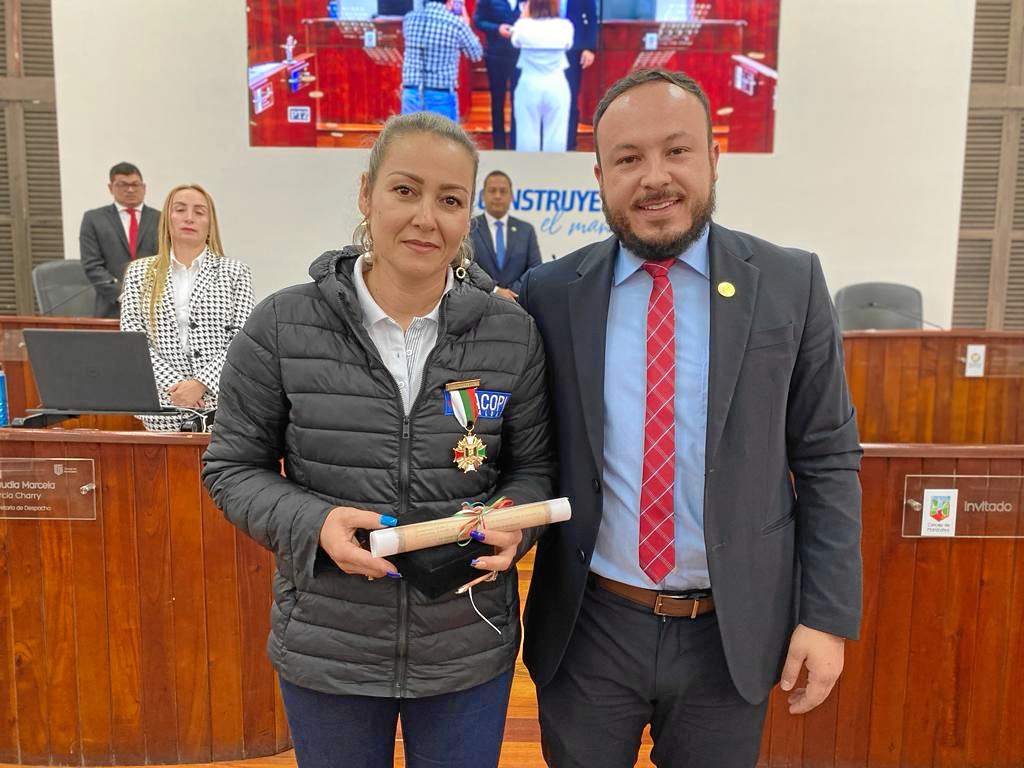 Dulfary Montoya, directora ejecutiva de Acopi, y Juan Manuel Marín. Dulfary Montoya, directora ejecutiva de Acopi, y Juan Manuel Marín.