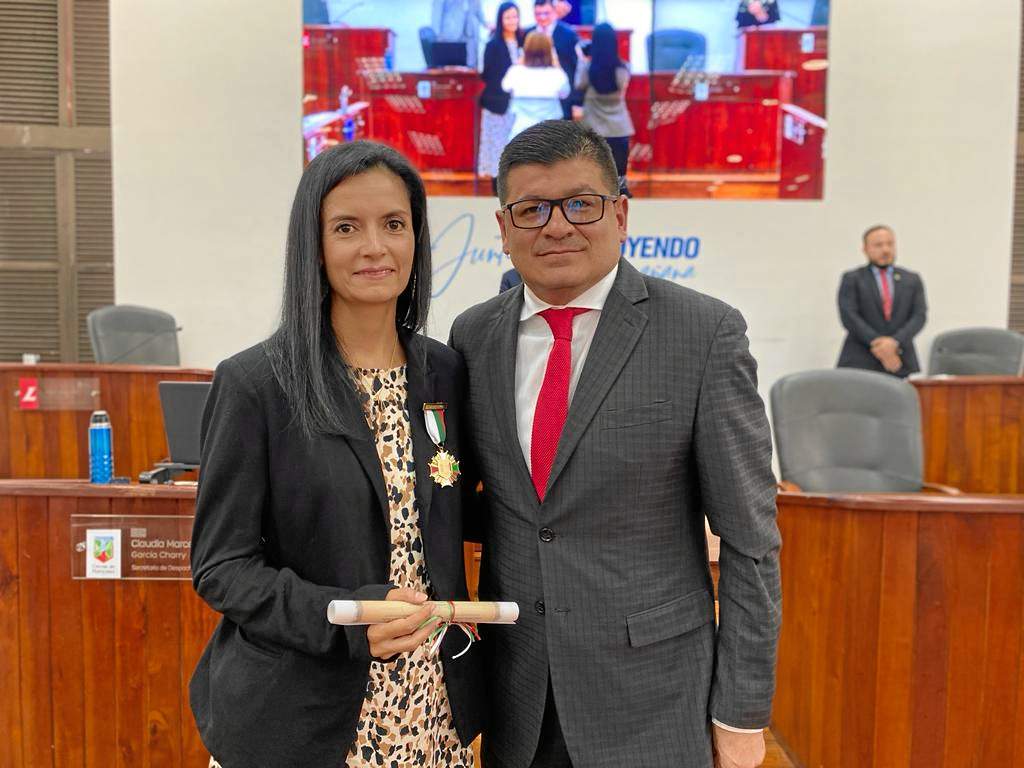 Lina María Ramírez, directora de la Cámara de Comercio, y el concejal César Díaz. Lina María Ramírez, directora de la Cámara de Comercio, y el concejal César Díaz.