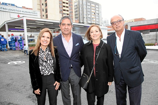 Rosario Vélez Jaramillo, Jorge Hernán Botero, Juliana Vélez Jaramillo y Eduardo Pineda Villegas. Rosario Vélez Jaramillo, Jorge Hernán Botero, Juliana Vélez Jaramillo y Eduardo Pineda Villegas.