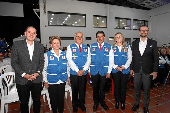 Carlos Mario Marín Correa, alcalde de Manizales; Judith Carvajal de Álvarez, presidenta de la Cruz Roja Colombiana; Darío Gómez Jaramillo, presidente de la seccional Caldas; Juvenal Francisco Moreno Carrillo, director Ejecutivo de la Cruz Roja Colombiana; Sharim Toro Velásquez; directora Ejecutiva de la seccional Caldas; y Luis Carlos Velásquez Cardona, gobernador de Caldas. Carlos Mario Marín Correa, alcalde de Manizales; Judith Carvajal de Álvarez, presidenta de la Cruz Roja Colombiana; Darío Gómez Jaramillo, presidente de la seccional Caldas; Juvenal Francisco Moreno Carrillo, director Ejecutivo de la Cruz Roja Colombiana; Sharim Toro Velásquez; directora Ejecutiva de la seccional Caldas; y Luis Carlos Velásquez Cardona, gobernador de Caldas.