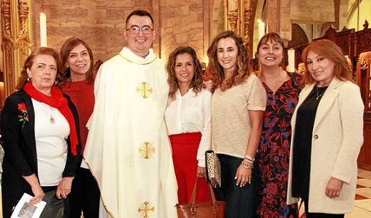 Apostolado seminaristas: Vicky Hoyos, Sarita Grisales, el nuevo sacerdote, Cristian Mateo Martínez; Norma Piedad Jaramillo, Camila Vélez, Carolina Hoyos y Diana Clemencia García. Apostolado seminaristas: Vicky Hoyos, Sarita Grisales, el nuevo sacerdote, Cristian Mateo Martínez; Norma Piedad Jaramillo, Camila Vélez, Carolina Hoyos y Diana Clemencia García.