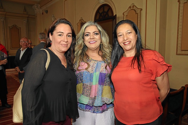 Julieta Arias, Dora Inés Grisales y Luz Marina Herrera. Julieta Arias, Dora Inés Grisales y Luz Marina Herrera.
