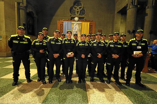 La Escuela de Carabineros Alejandro Gutiérrez se hizo presente con la teniente coronel Sandra Bibiana López Duque, quien estuvo acompañada de unos oficiales y suboficiales de la institución. La Escuela de Carabineros Alejandro Gutiérrez se hizo presente con la teniente coronel Sandra Bibiana López Duque, quien estuvo acompañada de unos oficiales y suboficiales de la institución.