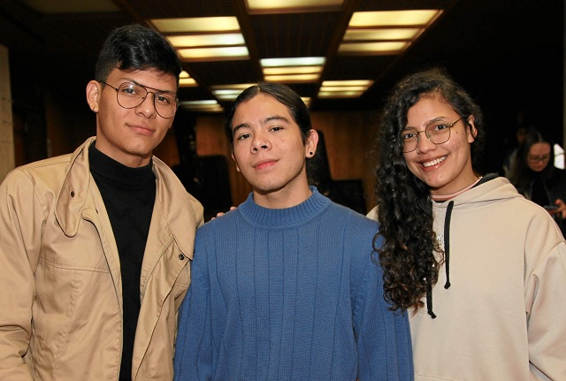 Junior Amaya, Camilo Tobar y Marcela Gómez. Junior Amaya, Camilo Tobar y Marcela Gómez.