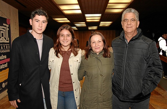 Christopher Cardona, Mayra Segura, Constanza Narváez y Antonio Cardona. Christopher Cardona, Mayra Segura, Constanza Narváez y Antonio Cardona.