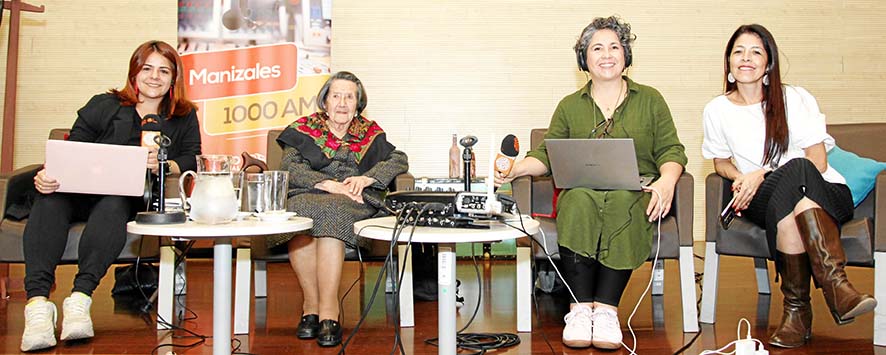 Andrea Cardona, Dorian Hoyos Parra, Ana María Mesa e Ivonne Mendoza, gerente del Banco de La República. Andrea Cardona, Dorian Hoyos Parra, Ana María Mesa e Ivonne Mendoza, gerente del Banco de La República.