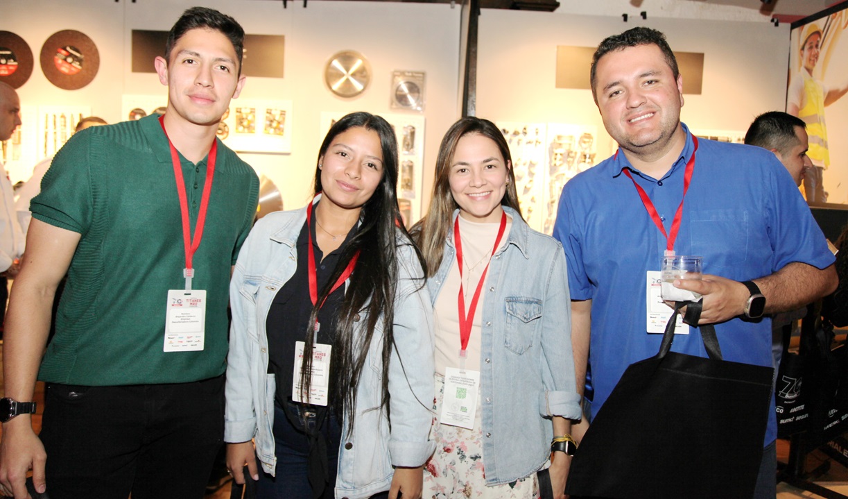 Alejandro Calderón, Dahiana Anduquia, Juliana Bernal y Alejandro Olarte. Alejandro Calderón, Dahiana Anduquia, Juliana Bernal y Alejandro Olarte.