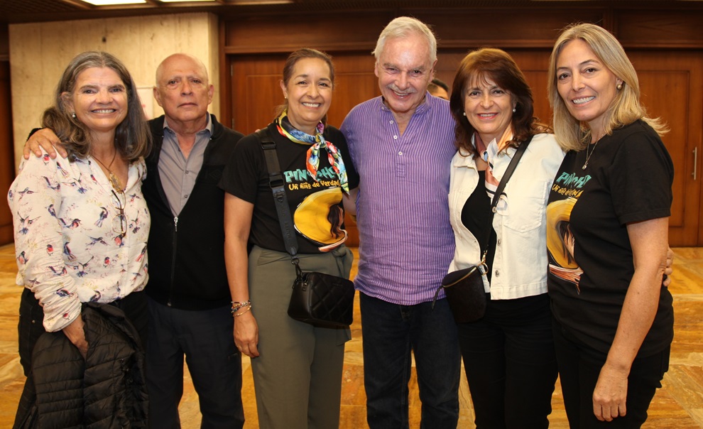 Luz Elena Naranjo, Jorge Villamizar, Gloria Nancy Cárdenas, Jaime Jaramillo (Papá Jaime), fundadodor de Niño de los Andes; Mónica Giraldo, y Marcela González. Luz Elena Naranjo, Jorge Villamizar, Gloria Nancy Cárdenas, Jaime Jaramillo (Papá Jaime), fundadodor de Niño de los Andes; Mónica Giraldo, y Marcela González.