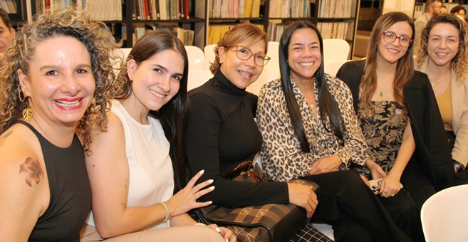 Paula Londoño, Valeria Hernández, Gladys Galeano, Natalia Díaz, Manuela Ramírez y Paula Velásquez. Paula Londoño, Valeria Hernández, Gladys Galeano, Natalia Díaz, Manuela Ramírez y Paula Velásquez.