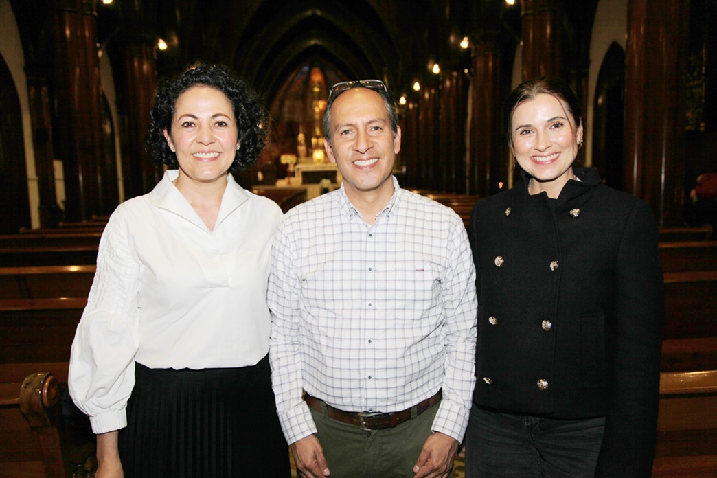 Paola Andrea Valencia, Juan Carlos Valencia y Lina Martínez. Paola Andrea Valencia, Juan Carlos Valencia y Lina Martínez.