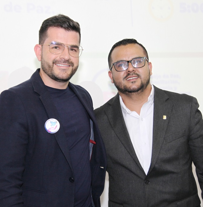 Juan Pablo Osorio Gallo, personero municipal de Manizales, y Leonardo Zuluaga, secretario adjunto Comisión de Paz. Juan Pablo Osorio Gallo, personero municipal de Manizales, y Leonardo Zuluaga, secretario adjunto Comisión de Paz.
