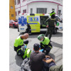 Momento en el que socorristas atienden al sujeto golpeado.