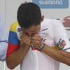 El ciclista Esteban Chaves, del equipo estadounidense EF Education-EasyPost, celebra durante la premiación del campeonato nacional de ruta, hoy, en Bucaramanga (Colombia).