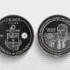 La moneda, de color plateado, es una aleación de cobre, níquel y zinc, tendrá una dimensión aproximada de 35 milímetros de diámetro y un valor nominal de $10.000. Cada usuario podrá obtener hasta tres unidades con cita previa en la página del Banco de la República y hasta agotar existencias.