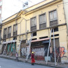 Esta casa, sostenida por 10 guaduas, está ubicada en la calle 20 entre carreras 22 y 23 y sigue en estado crítico, al igual que gran parte del Centro Histórico de Manizales que presenta problemas con pocas soluciones. La Asociación Cívica Centro Histórico de Manizales (ACCHM) comenta que recuperar este espacio ayudaría a construir una mejor ciudad para todos. 