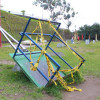 Visitantes al Ecoparque Los Yarumos denunciaron el mal estado de algunos juegos como este que es para personas en condición de discapacidad. La Red de Ecoparques responde y dice que los arreglarán pronto.  