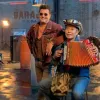 Carlos Vives con su acordeonero Egidio Cuadrado, quien falleció este lunes.