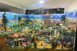 ​​​​​​​Tras 33 días de esfuerzo, César Valencia y María Elena Valdés lograron elaborar en su casa, ubicada en el barrio Jorge Eliécer Gaitán de Villamaría, este pesebre de figuras en cerámica con papel, piedras, plástico y sintéticos.