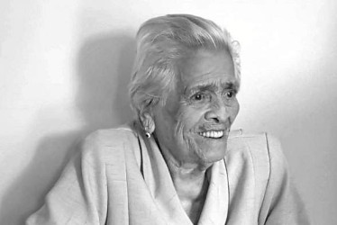 Con 107 años de vida, falleció doña María Inés Trejos Medina. Nació el 19 de julio de 1915 en Anserma (Caldas) y contrajo matrimonio el 15 de abril de 1937 con Ricardo Antonio Calvo. Tuvieron 6 hijos entre los años 1938 y 1956, quienes hicieron gran parte de su vida en la vereda “Chorro Seco” hoy Betania. Posteriormente se establecieron en el casco urbano de Anserma en el barrio Los Prados, en donde llevaba viviendo cerca de 60 años. A su edad conservaba una excelente memoria, incluso, se acordaba de cada u