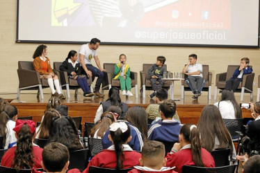 Fotos | Darío Augusto Cardona S | LA PATRIA Josué Arias Calderón es Superjosué, niño influencer de la Organización Ambiental Cumbre, quien estuvo en el foro debatiendo con otros de su edad sobre el Cambio Climático.