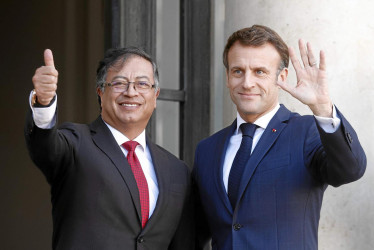 Foto | EFE | LA PATRIA Emmanuel Macron recibió ayer a Gustavo Petro en el Palacio del Elíseo de París. El presidente colombiano confirmó que la reforma agraria será cofinanciada con cooperación internacional. Se creará un fondo multidonantes impulsado por el Gobierno de Francia para impulsar la implementación del acuerdo de paz.