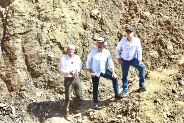 El gobernador de Caldas, Luis Carlos Velásquez, y el alcalde de Manzanares, Gerardo Osorio, visitaron la zona de Buenavista.