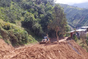 La rehabilitación de la vía estuvo a cargo de la maquinaria amarilla de la Alcaldía de este municipio del norte de Caldas.
