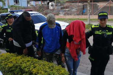 La Policía sorprendió a los capturados con los elementos hurtados y las herramientas utilizadas para cometer el delito.