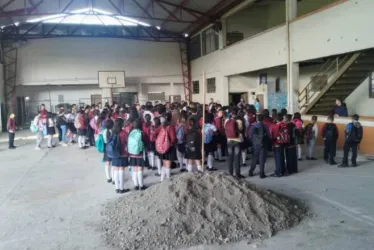 En el colegio Jhon F. Kennedy, del corregimiento de Bolivia (Pensilvania), el comienzo del año escolar se retrasó ante la demora en obras de recuperación de pisos.